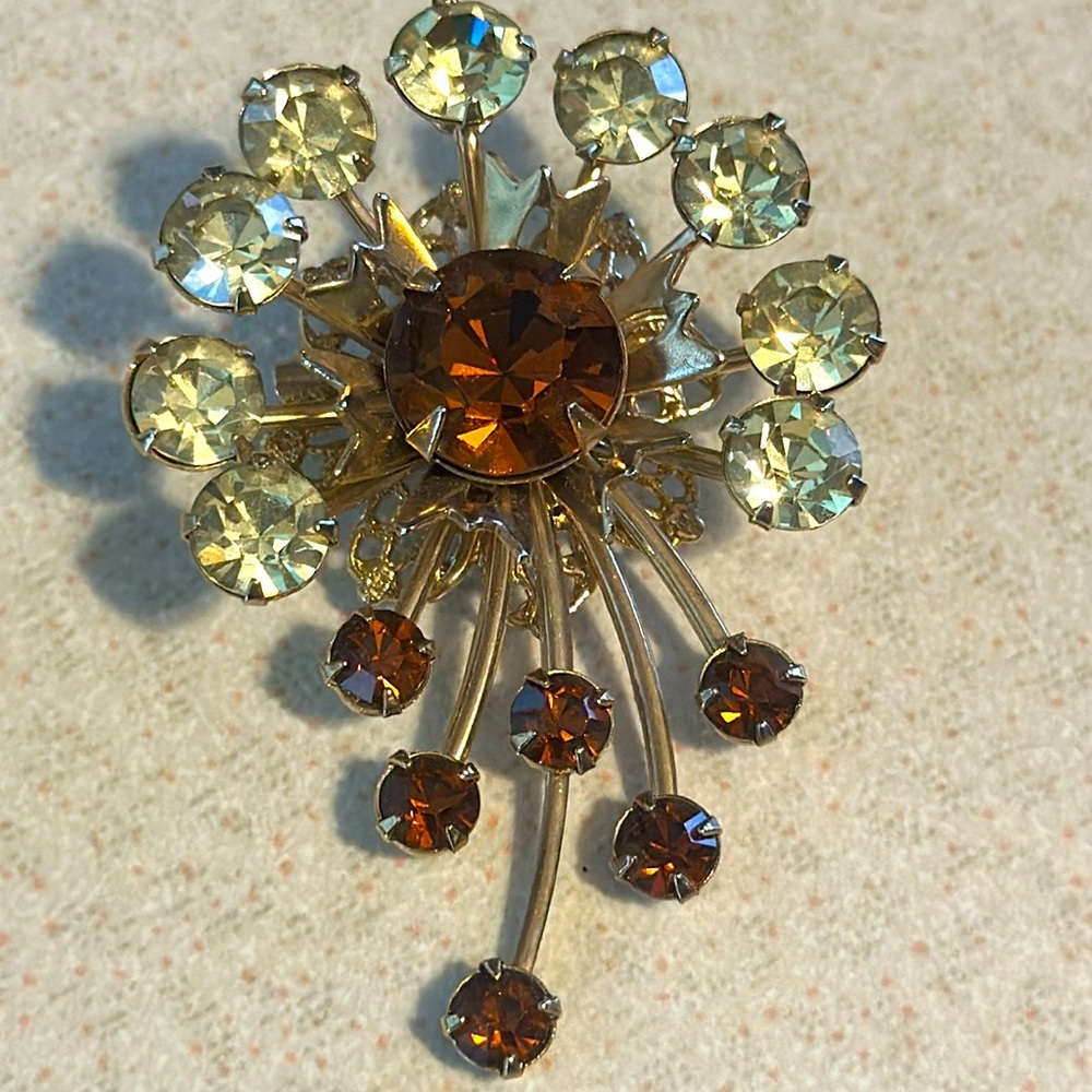 Vintage gold tone amber and yellow rhinestone broach unmarked (741)